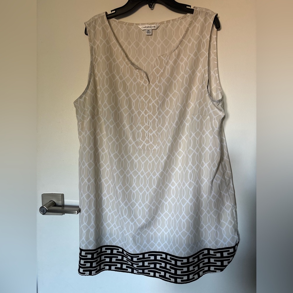 Croft & Barrow beige cream and Black Geometric Blouse